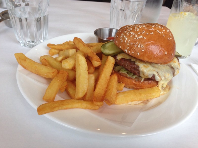 Cheeseburger, pancetta, carmelised onions