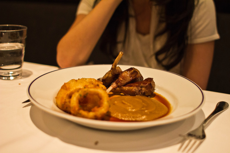 Grilled lamb cutlets with sauce soubise and onion rings
