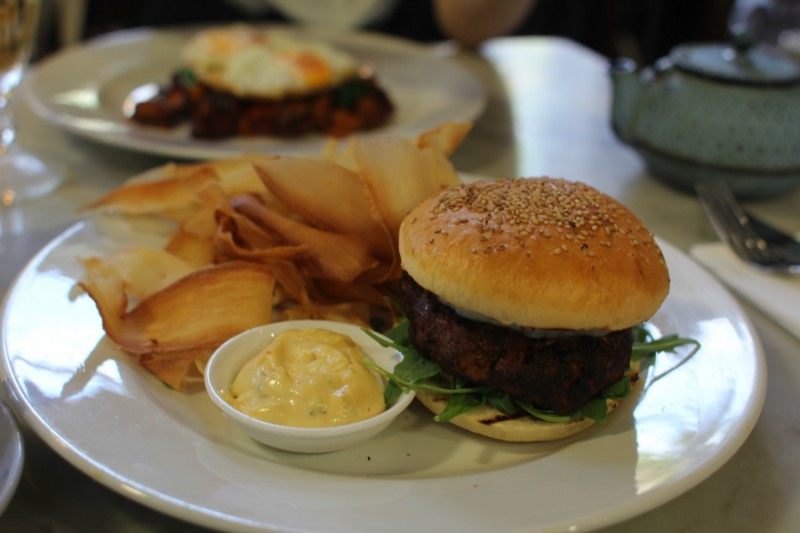 Lamb burger with goat's cheese